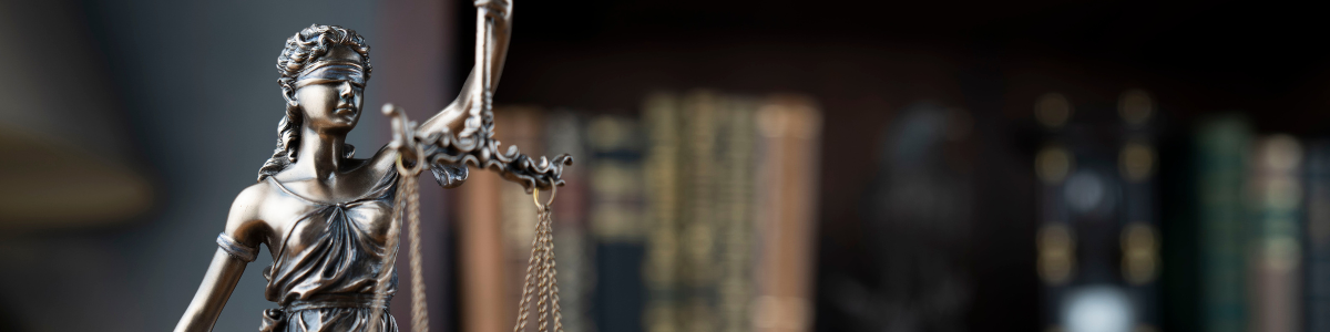 BVerwG 2 WDB 5.23 – Erfolglose Beschwerde gegen Dienstenthebung und Uniformtrageverbot