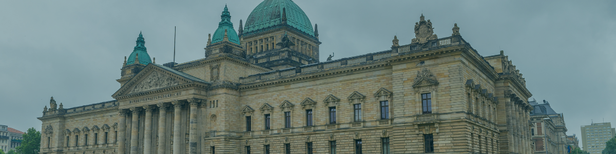 BVerwG 2 WDB 8.24 – Erfolgreiche Beschwerde gegen die Aussetzung eines gerichtlichen Disziplinarverfahrens nach § 83 Abs. 3 Satz 1 WDO